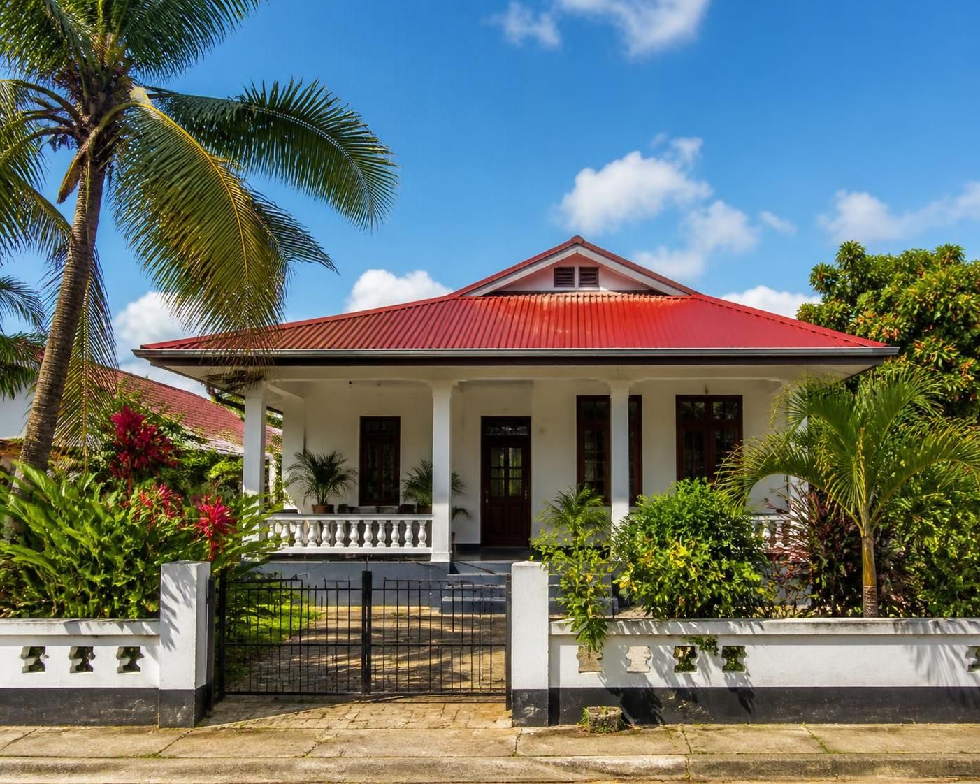 ontdek alles wat je moet weten over het kopen van een huis in suriname. handige tips, belangrijke regels en nuttige informatie voor een succesvolle aankoop.