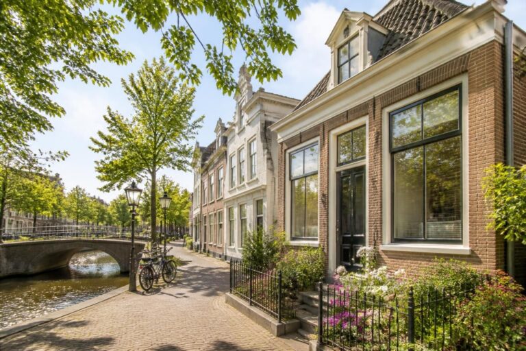 ontdek waar je op moet letten bij het kopen van een koophuis in dordrecht. praktische tips en belangrijke aandachtspunten voor een succesvolle aankoop.