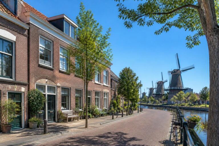 ontdek waar je op moet letten bij het kopen van een koopwoning in schiedam. tips en adviezen voor een succesvolle aankoop.